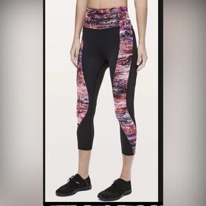 Lululemon Sweat & Repeat Crop *21" Black / Dahliascape Multi Size 4 Pocket EUC